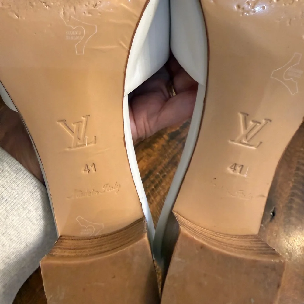 Louis Vuitton White Leather Slide Sandals with Gold LV Logo - Picture 5 of 9